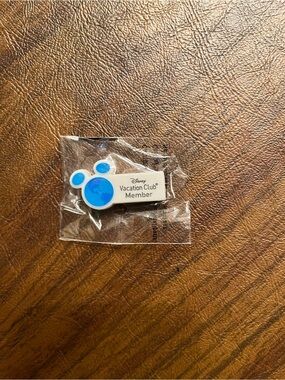 Disney Vacation Club Member Magic Band Slider - Blue & White